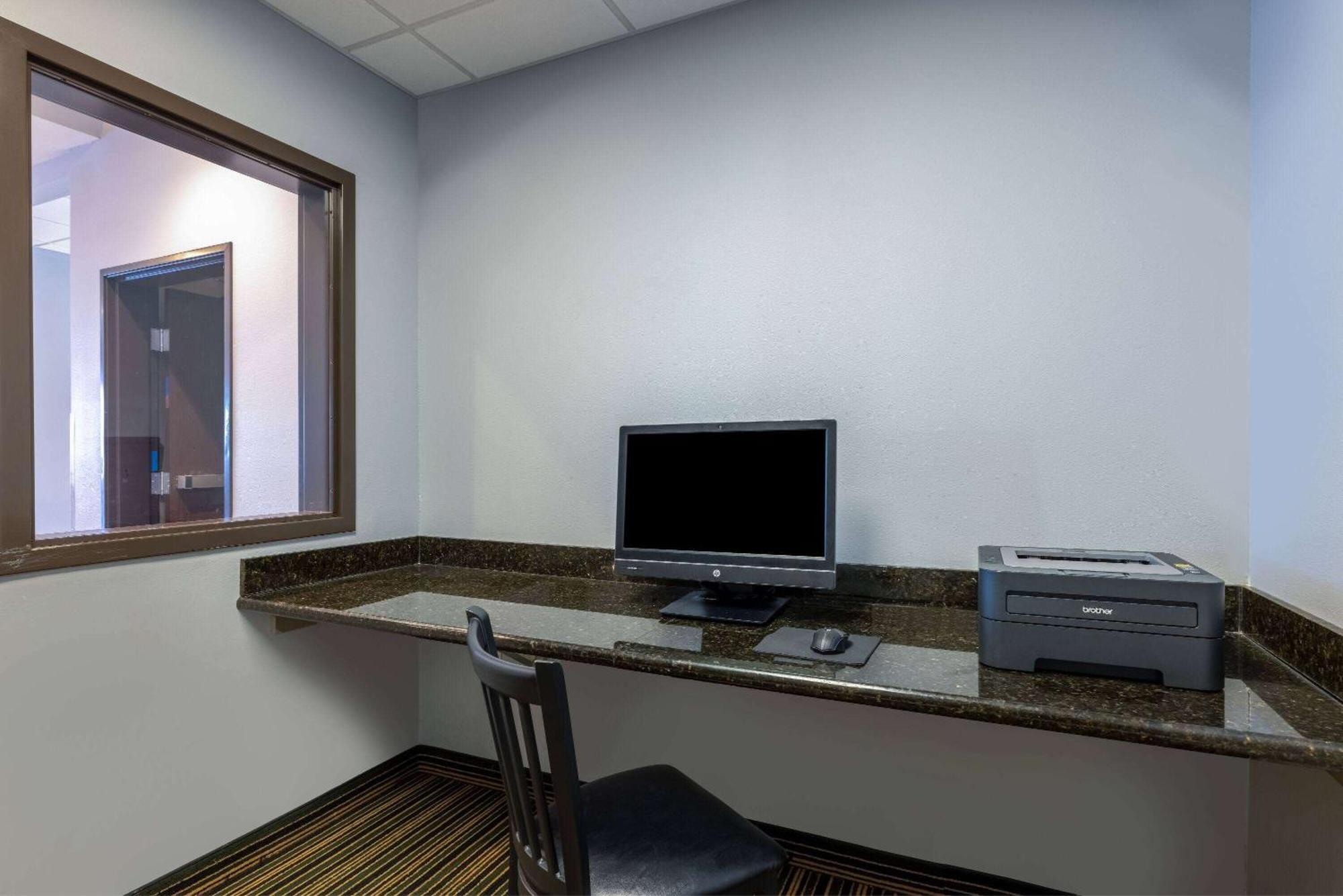 Baymont By Wyndham Rapid City Exterior photo