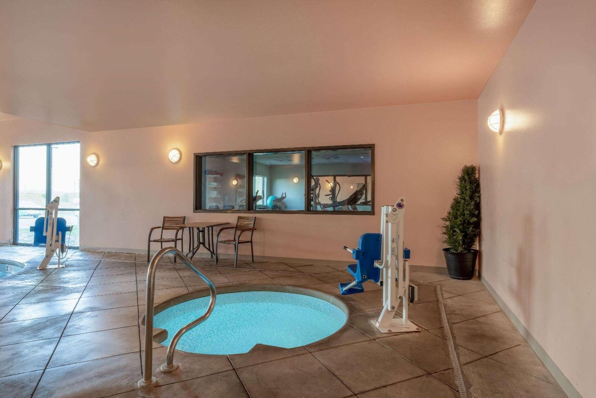 Baymont By Wyndham Rapid City Exterior photo